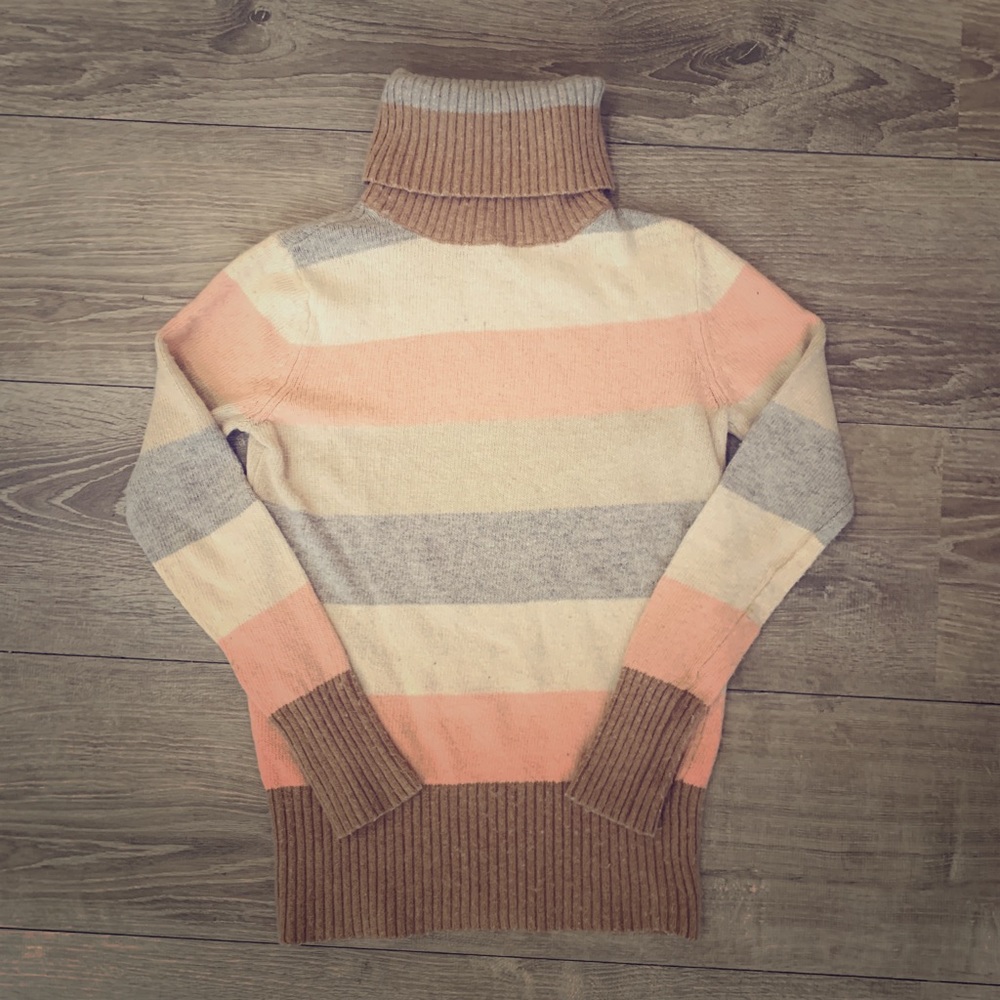 Cozy striped turtleneck sweater🍂